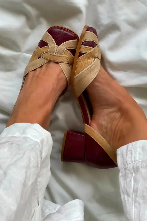 TRI-COLOR SLIP-ON FLATS