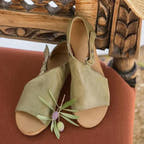 MINIMAL OLIVE SANDALS