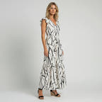 Women’s Chic Floral Print Dress with Flattering Silhouette