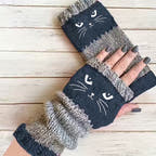 CuddleClaw Gentle-Heat Open-Finger Gloves