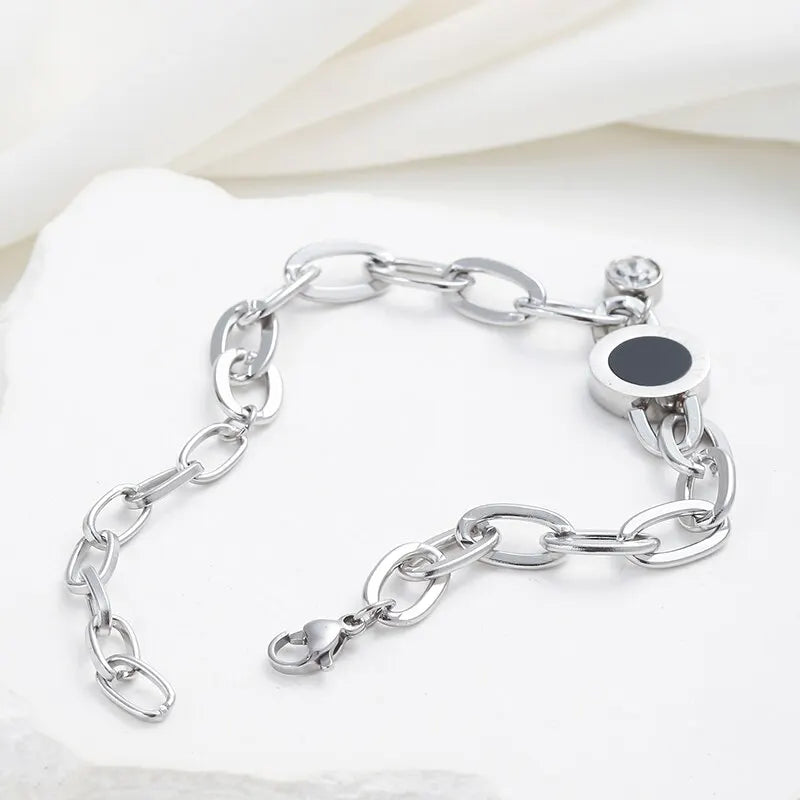 Nikki | Pendant Bracelet for Women for Effortless Modern Style