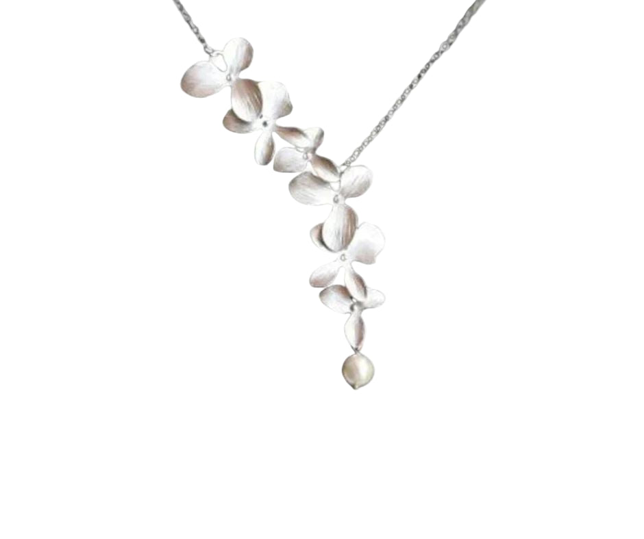 Kendall | Vintage Silver Flower Necklace for Women for Classic Charm