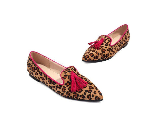 POINTED LOAFER WITH RED TASSELS
