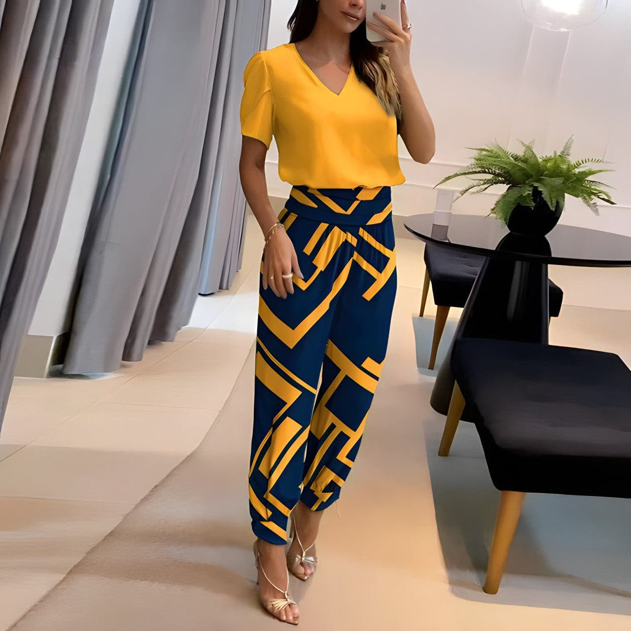 Daphne - Stylish and Fashion-Forward Outfit