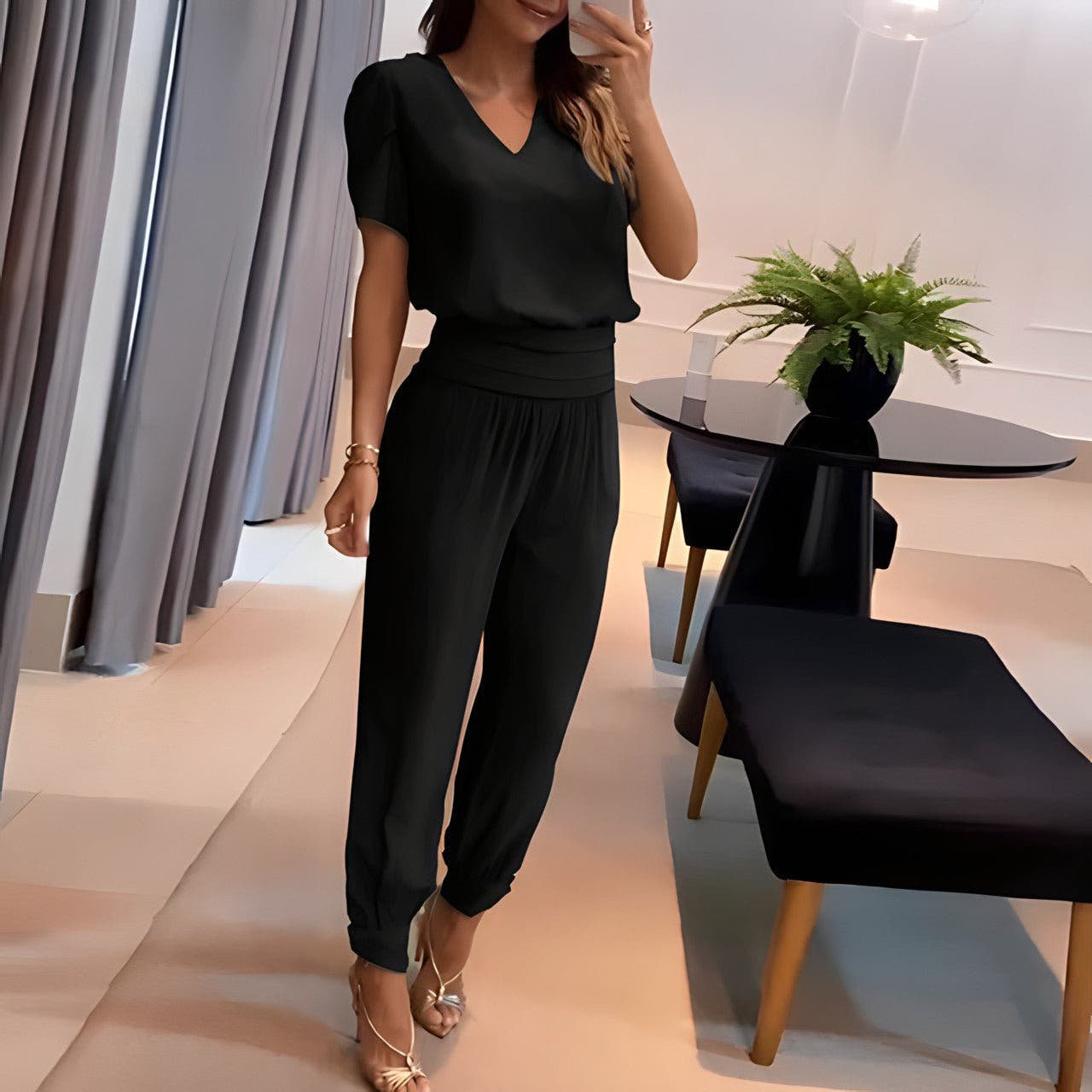 Daphne - Stylish and Fashion-Forward Outfit