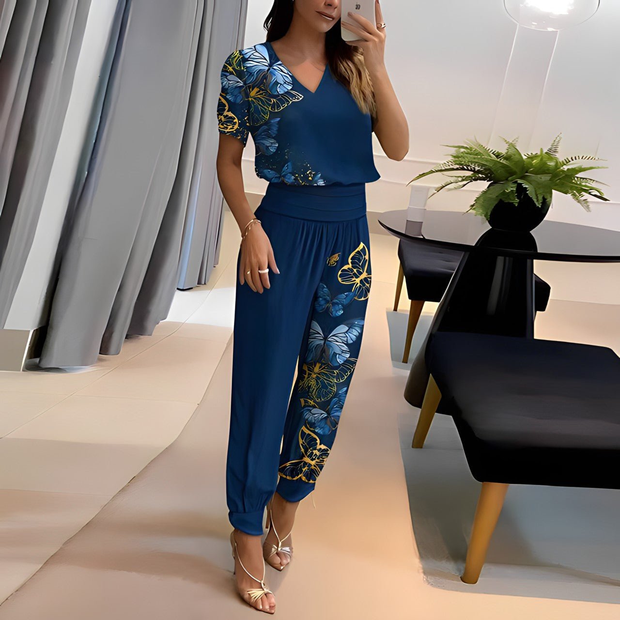 Daphne - Stylish and Fashion-Forward Outfit