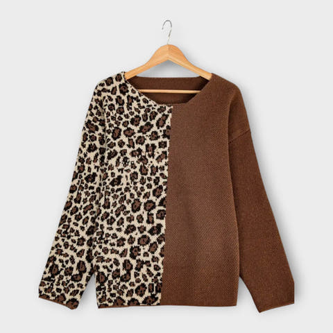 Maya sweater with leopard print and cozy warmth